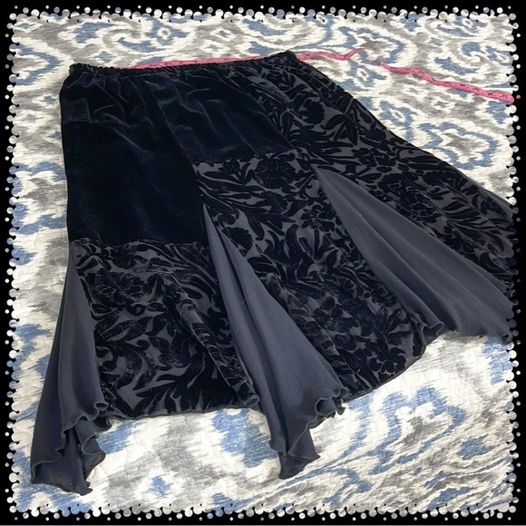 💕Beautiful Velvet Lace Patchwork Skirt💕 - Picture 7 of 11